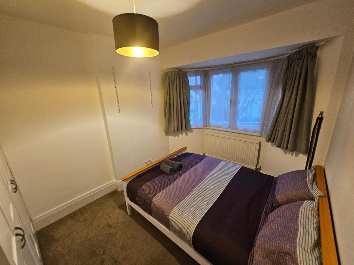 Appartement Large 4 Bedrooms Golders Londen